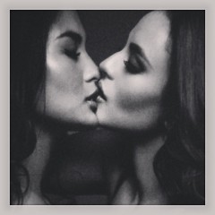 viral-photo-isabelle-daza-georgina-wilson-kissing-on-the-lips.jpg, Jan 2022