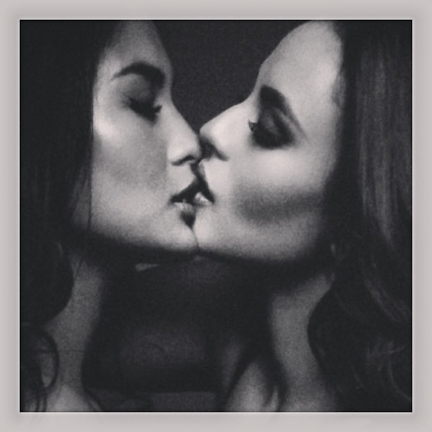 viral-photo-isabelle-daza-georgina-wilson-kissing-on-the-lips.jpg, Jan 2022